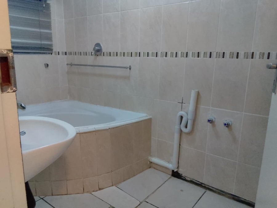 To Let 3 Bedroom Property for Rent in Tlhabane West North West